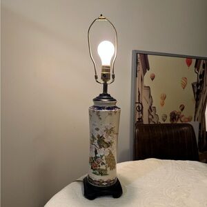 MCM Vintage Chinoiserie Style Peacock flowers Lamp 26”‎